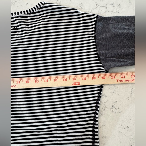 Lululemon Weekend Long Sleeve Classic Stripe Black White Size 6 - Picture 7 of 12